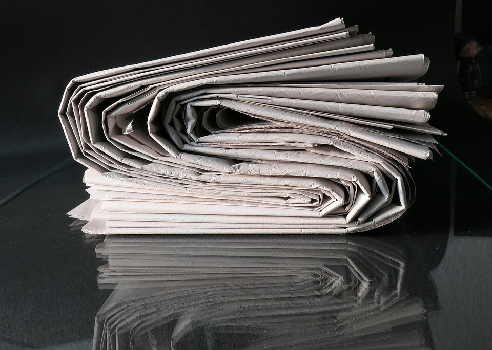 Zeitungspapier als Hausmittel zur Autoreinigung