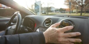 Modrigen Geruch aus Auto entfernen und permanent frischen Duft verleihen Ratgeber